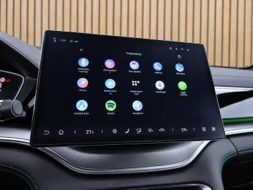 Car image 28