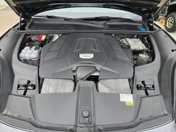 Car image 30