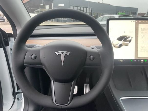 Tesla Model Y Performance AWD 393 kW image number 13