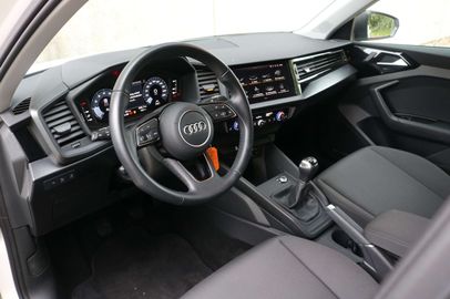 Car image 11