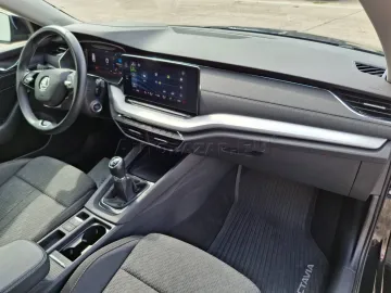 Car image 35