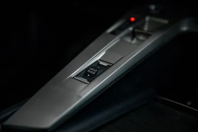 Car image 32