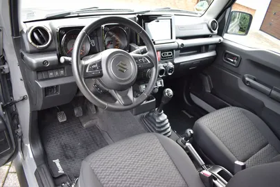 Car image 19