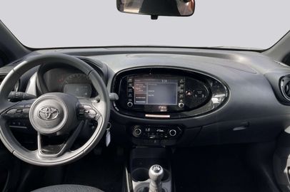 Car image 12