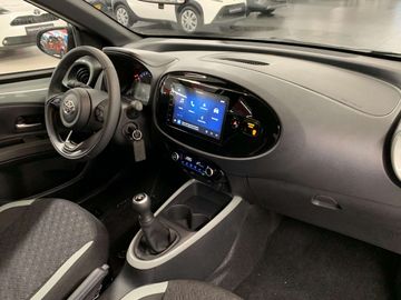 Car image 12