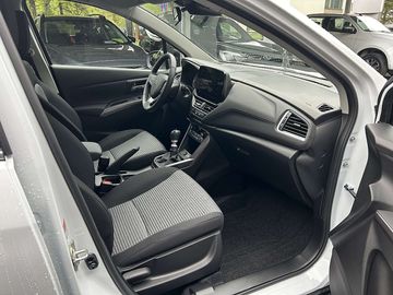 Car image 14