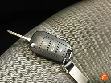 Car image 34