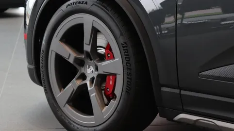 Car image 11