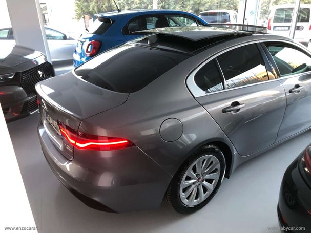 Jaguar XE 132 kW image number 21