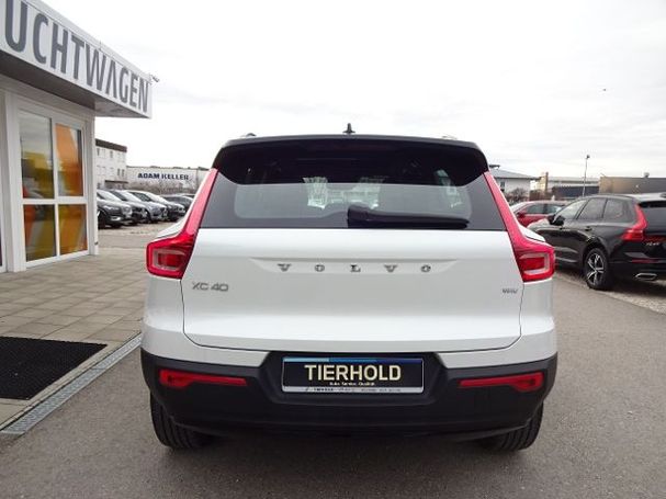 Volvo XC40 R Plug-in T4 Design 155 kW image number 2