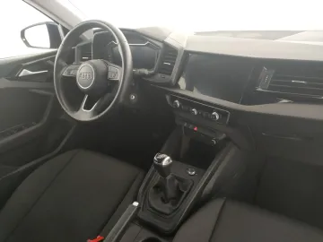 Car image 32