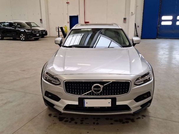 Volvo V90 Cross Country AWD Pro B5 184 kW image number 2