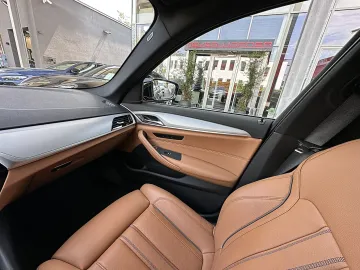 Car image 38