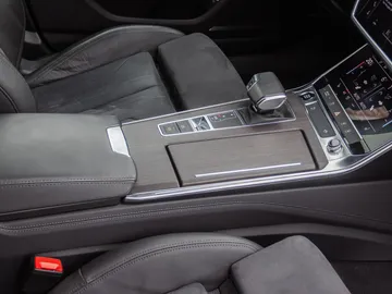 Car image 27