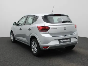 Car image 4