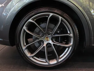 Car image 28