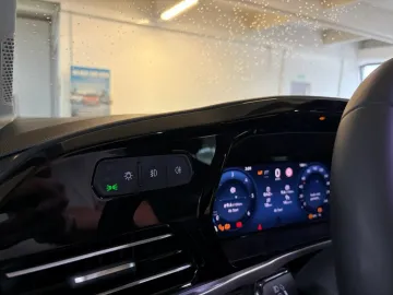 Car image 32