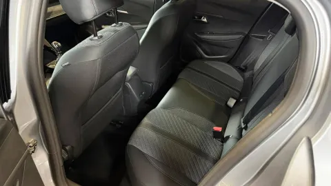 Car image 27