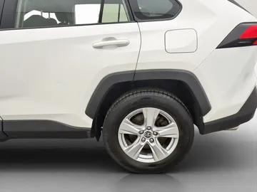 Car image 30
