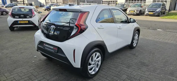 Car image 3