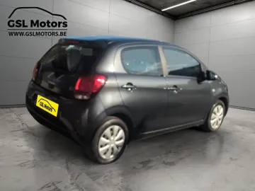 Car image 4