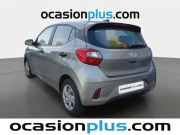 Car image 4