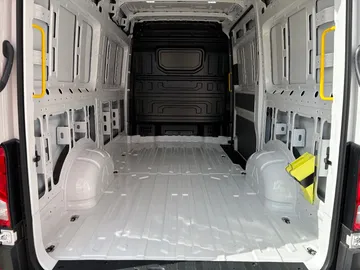 Car image 29
