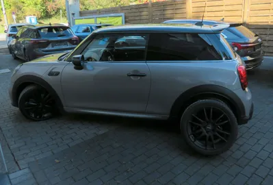 Car image 21