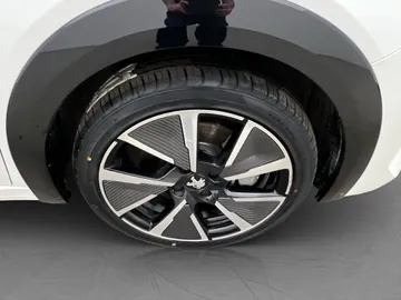 Car image 31