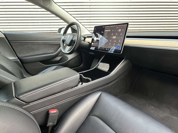 Tesla Model 3 60 Plus 225 kW image number 3