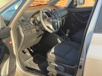 Car image 10