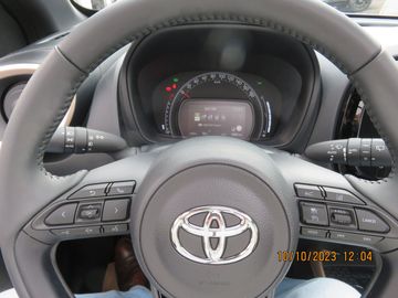 Car image 14