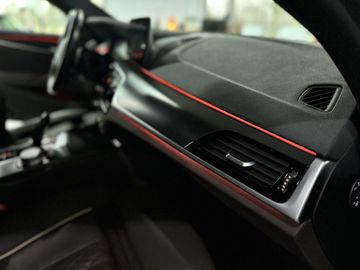 Car image 32