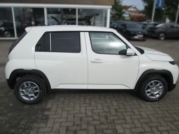 Car image 4