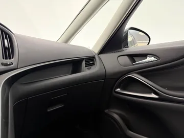 Car image 40