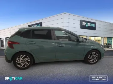 Car image 4