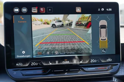 Car image 30