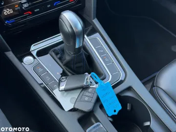 Car image 40