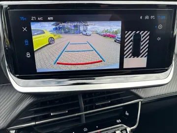 Car image 18
