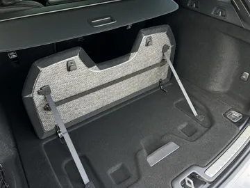 Car image 32