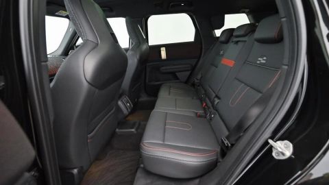 Car image 26