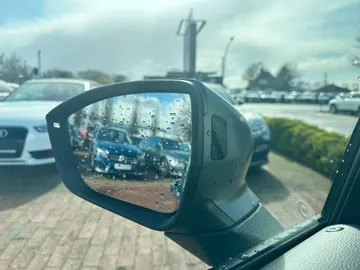 Car image 36