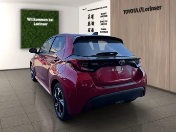 Car image 4