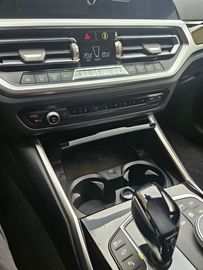 Car image 32