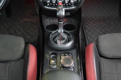 Car image 30