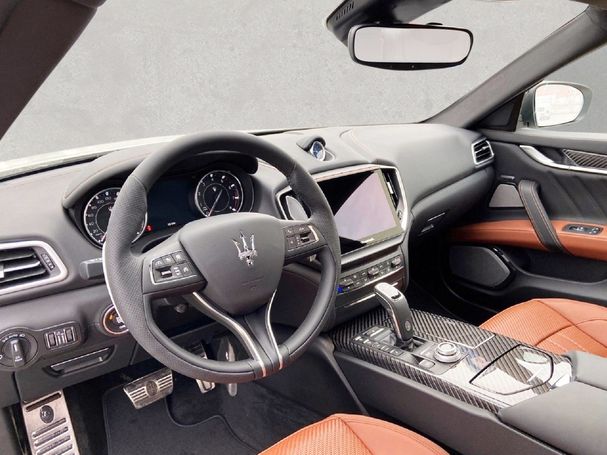 Maserati Ghibli Modena Q4 316 kW image number 7