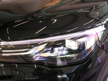 Car image 26