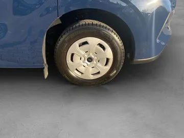 Car image 22