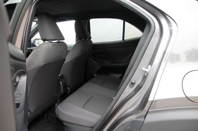 Car image 14