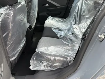 Car image 35